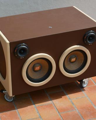 CASSA BLUETOOTH COSTRUITA INTERAMENTE A MANO