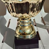 Coppa metallo dorato