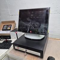 Cassa RCH con monitor touch + tastiera e mouse