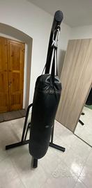 Sacco da boxe con supporto 