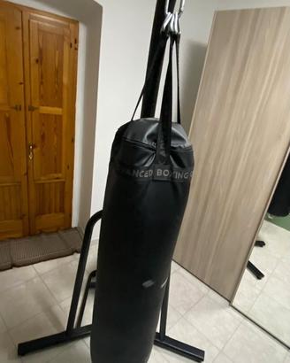 Sacco da boxe con supporto 