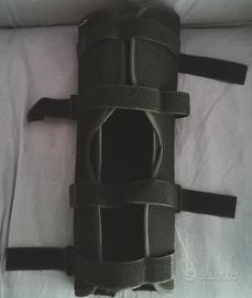 Tutore immobilizzatore per gamba