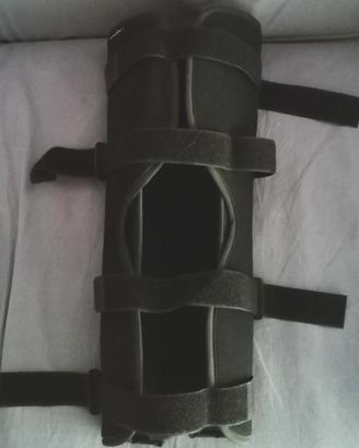 Tutore immobilizzatore per gamba