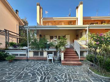 VILLA A SCHIERA D'ANGOLO A RENDE