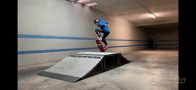 Rampe skateboard Freshpark + Grind Rail