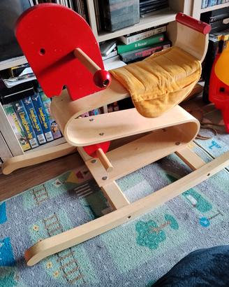 Cavallo dondolo in legno