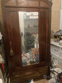 Armadio vintage con specchio 