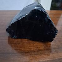Ossidiana nera naturale