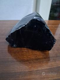 Ossidiana nera naturale