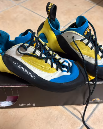 Scarpa per arrampicata “la sportiva”
