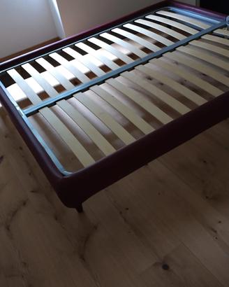 letto matrimoniale e rete con doghe