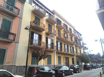 2 LOCALI A NAPOLI