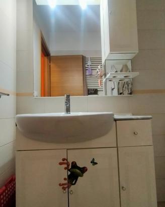 mobile bagno e specchiera