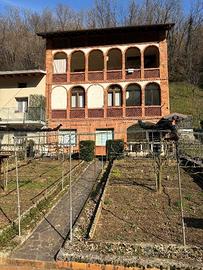 Porzione di casa composta da due unità abitative