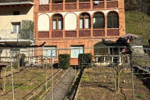 Porzione di casa composta da due unità abitative