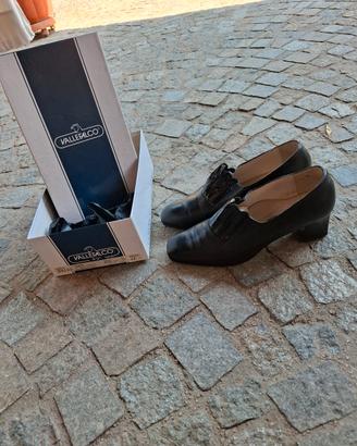Scarpe da donna modello mocassino vintage