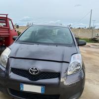 Toyota Yaris 1,4 90cv, cambio 6 marce RICAMBI