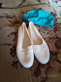 scarpe gomma mare e  piscina 34/35 e cuffia