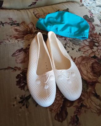 scarpe gomma mare e  piscina 34/35 e cuffia