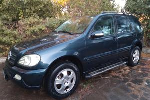 Mercedes ML 270 CDI con gancio di traino 
