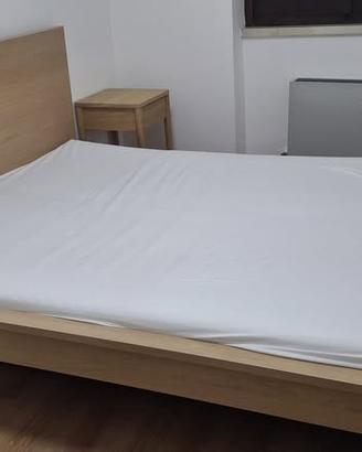 Letto matrimoniale completo di materasso