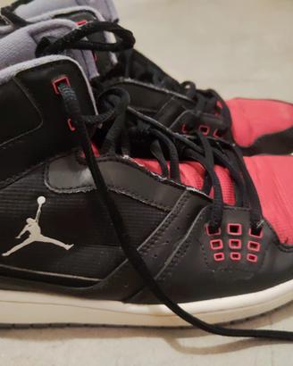 NIKE AIR JORDAN 1 FLIGHT BRED