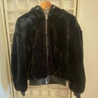 Giacca bomber in pelliccia sintetica bershka