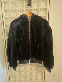 Giacca bomber in pelliccia sintetica bershka