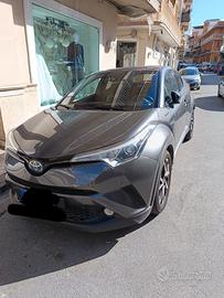 Toyota C-HR 1.8 Hybrid – trattabile 