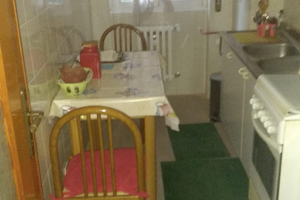 Ampia stanza vicino stazione e policlinico