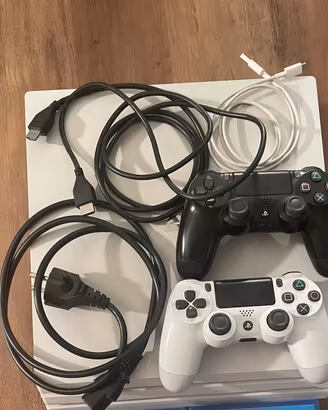 Ps4 pro bianca+ 2 controller