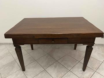 TAVOLO IN LEGNO E SEDIE