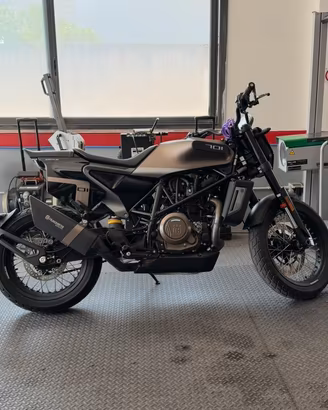 Husqvarna Svartpilen 701 (12/2020)