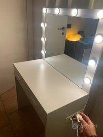 Toeletta led con cassetti e interruttori