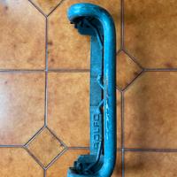 Staffa di finissaggio auto per bisarca