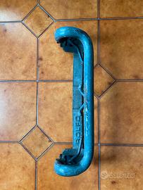 Staffa di finissaggio auto per bisarca