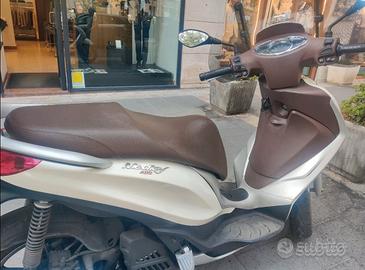 Piaggio Medley 150 con bauletto posteriore