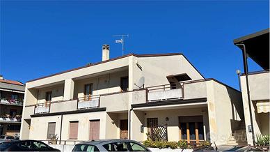 QUADRILOCALE CON AMPIO TERRAZZO IN QUADRIFAMILIARE