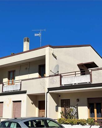 QUADRILOCALE CON AMPIO TERRAZZO IN QUADRIFAMILIARE