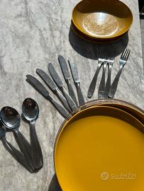 Piatti in plastica e posate  anni 70 GIOSTYLE