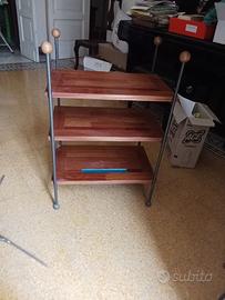 Piccola consolle in legno con intarsio in vetro