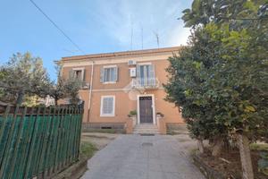 3 LOCALI A CIAMPINO