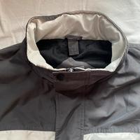 Giubbotto sportivo con cappuccio mito trekking