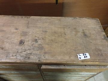 piccola cassettiera in legno