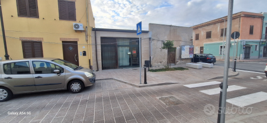 Locale commerciale al centro del paese