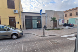 Locale commerciale al centro del paese