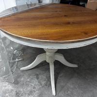Tavolo tondo allungabile in legno decapato