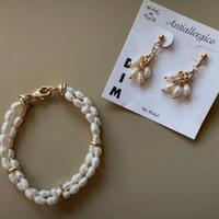 Bracciale ed orecchini in perle di fiume