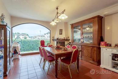 Villa di 246 m² con più di 5 locali e box auto a P