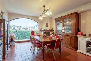 Villa di 246 m² con più di 5 locali e box auto a P